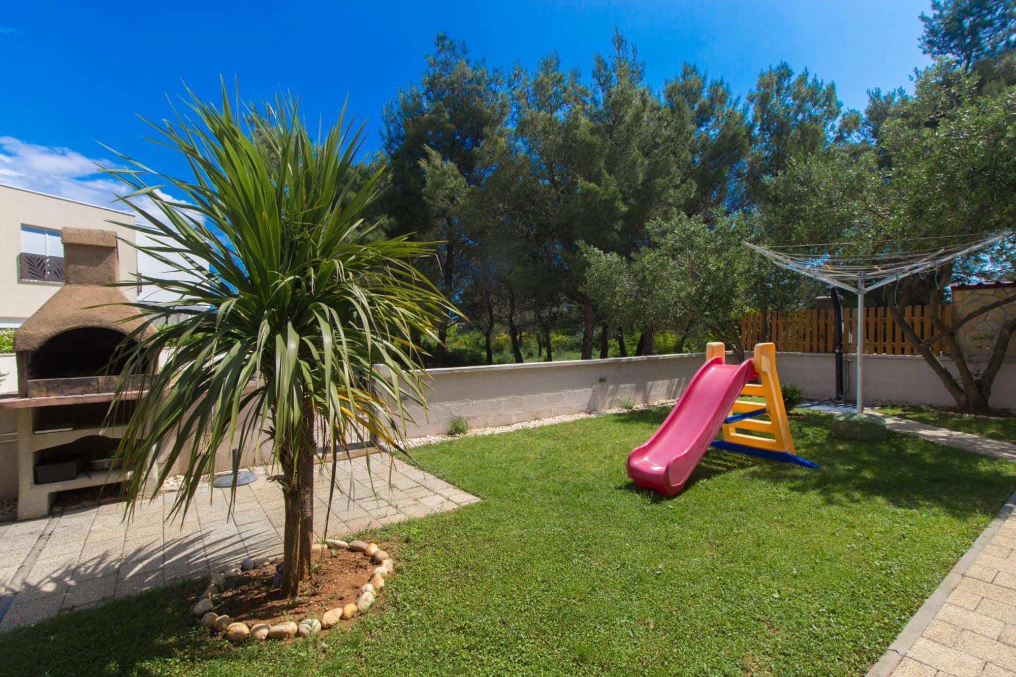 Apartmani Gnjidic Srima Luaran gambar