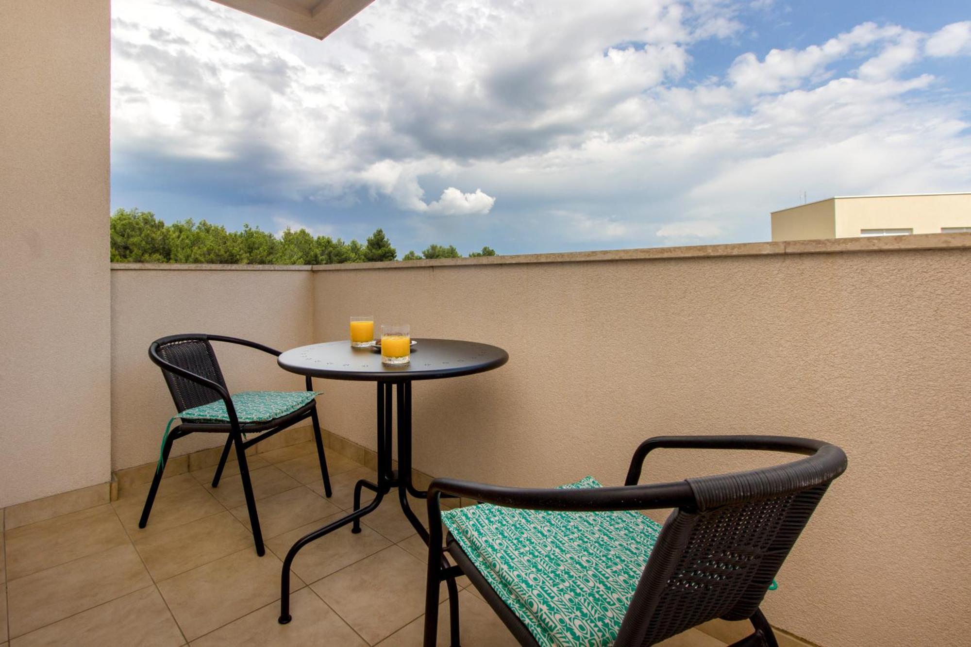 Apartmani Gnjidic Srima Luaran gambar