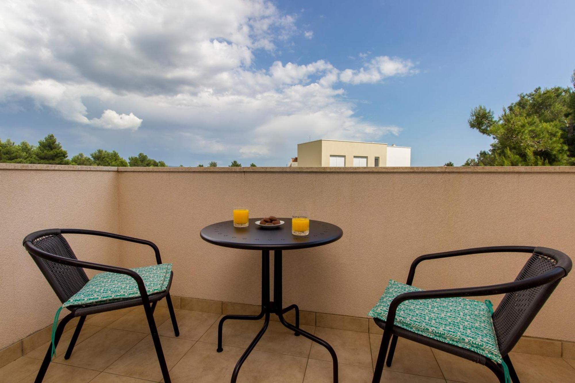 Apartmani Gnjidic Srima Luaran gambar