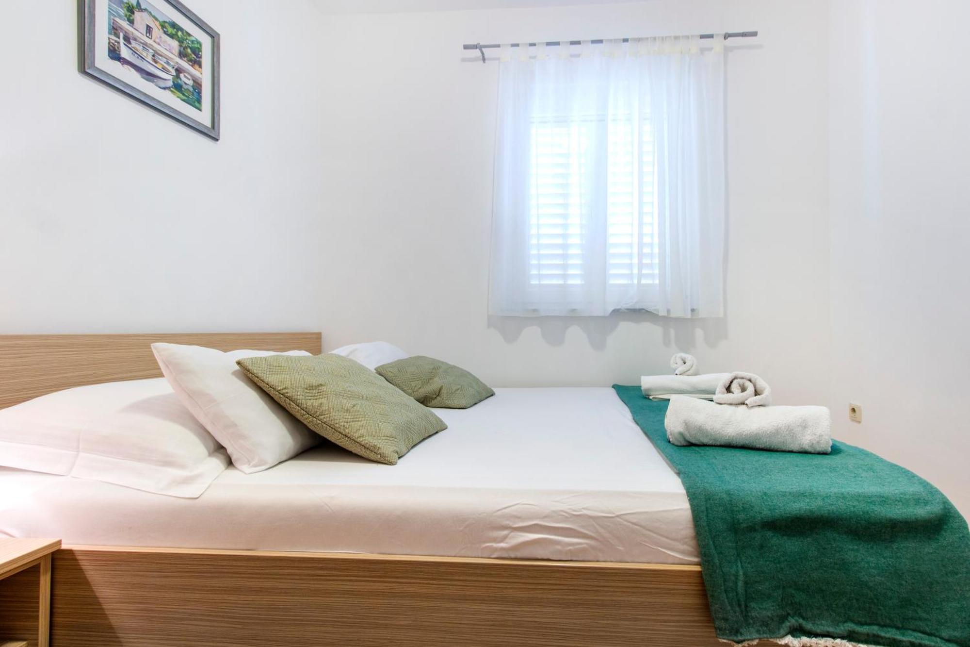 Apartmani Gnjidic Srima Luaran gambar
