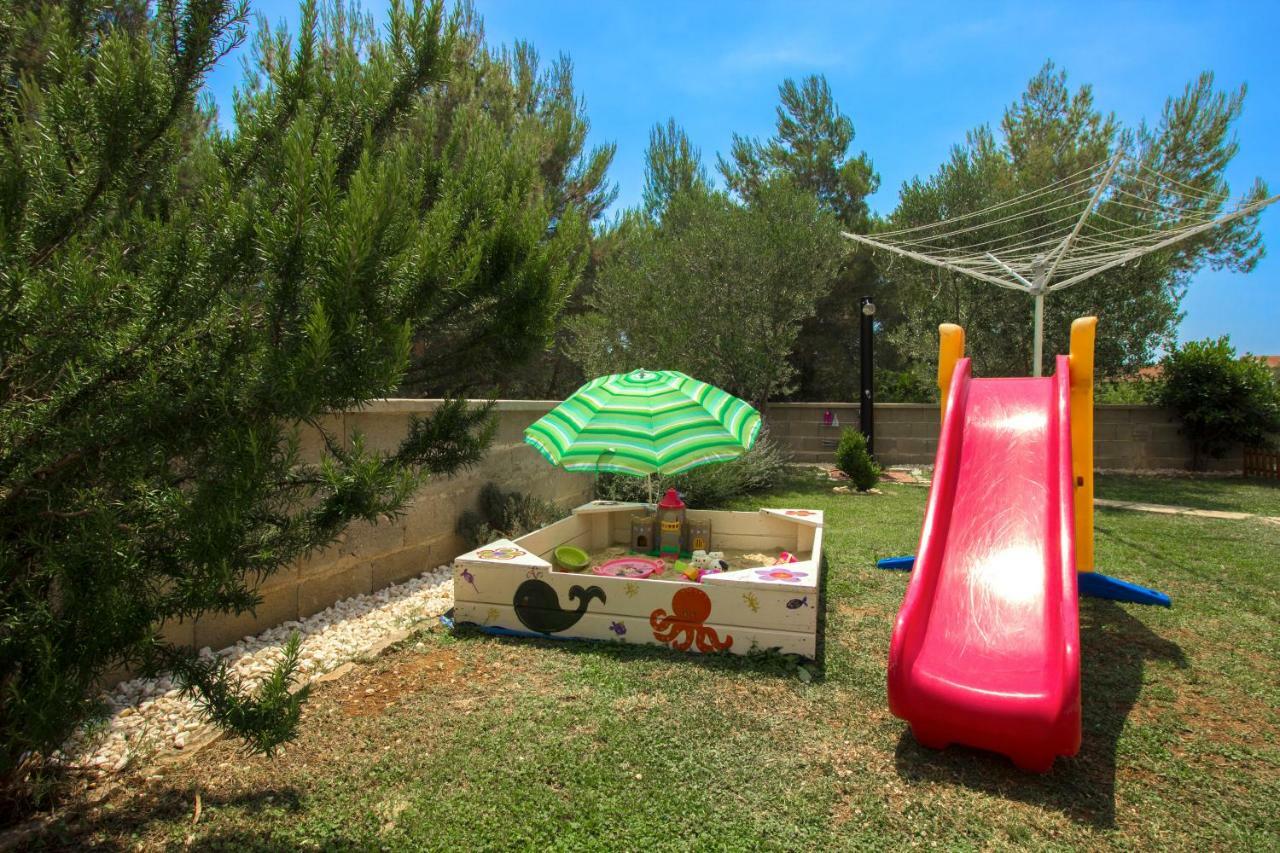 Apartmani Gnjidic Srima Luaran gambar